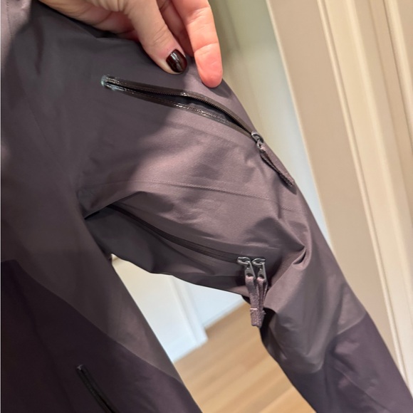 Arc'teryx Women's Ski Shell Jacket - Picture 4 of 13